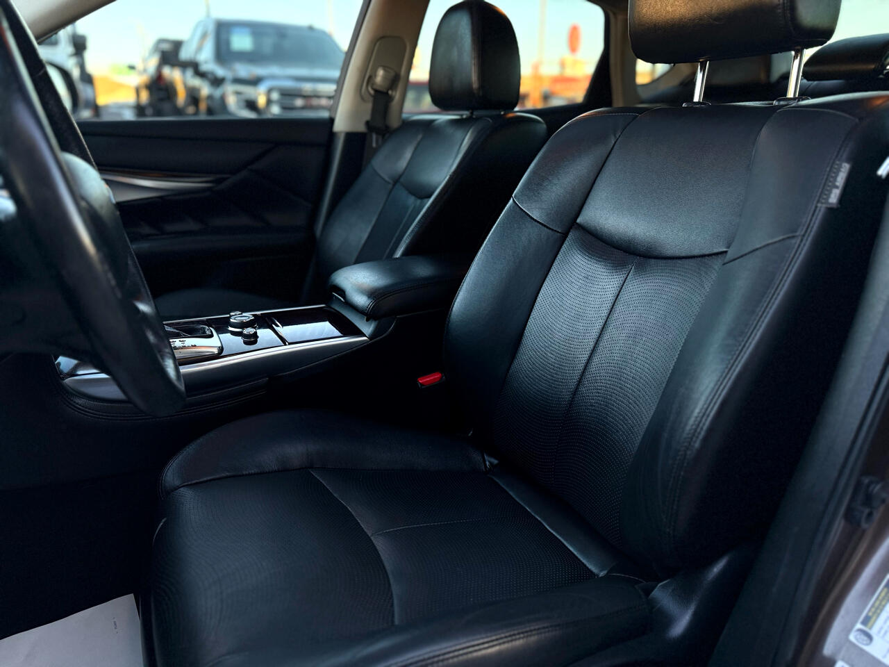 Infiniti Q70 3.7 LUXE AWD 2019