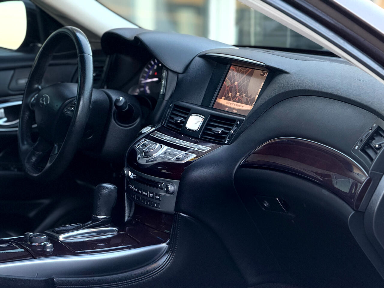 Infiniti Q70 3.7 LUXE AWD 2019