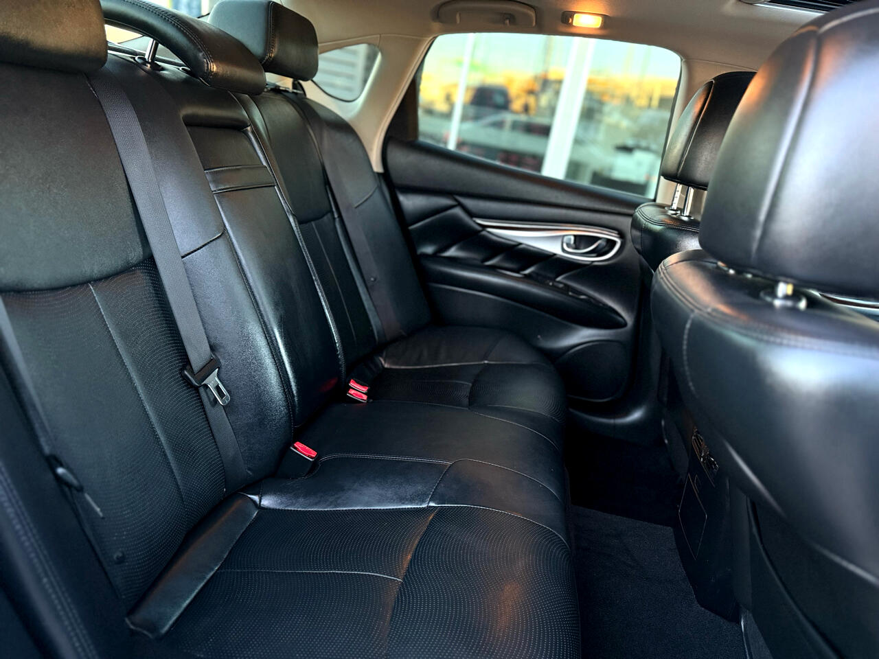 Infiniti Q70 3.7 LUXE AWD 2019