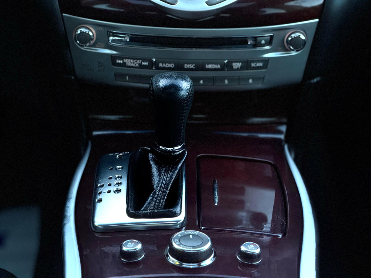 Infiniti Q70 3.7 LUXE AWD 2019