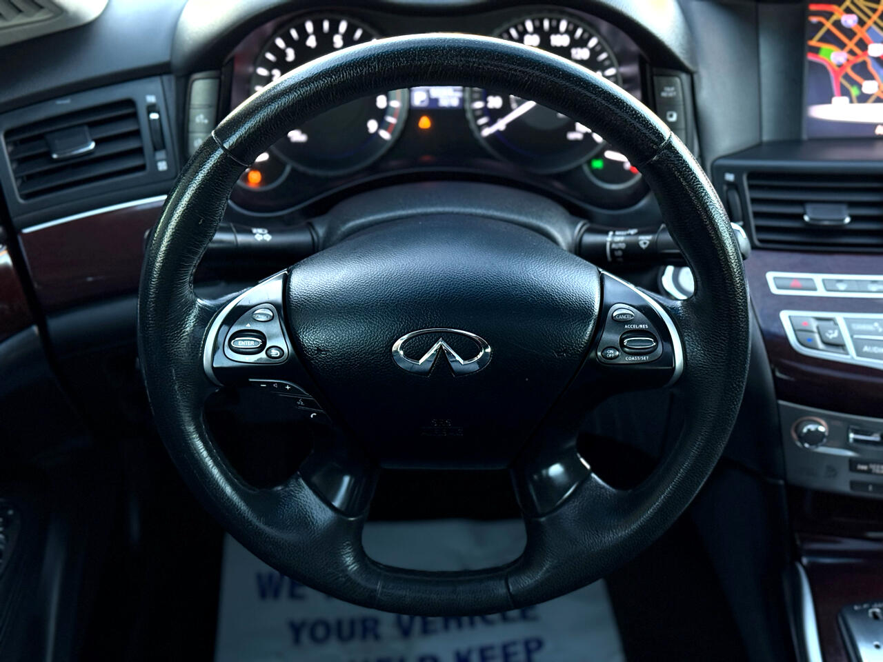 Infiniti Q70 3.7 LUXE AWD 2019