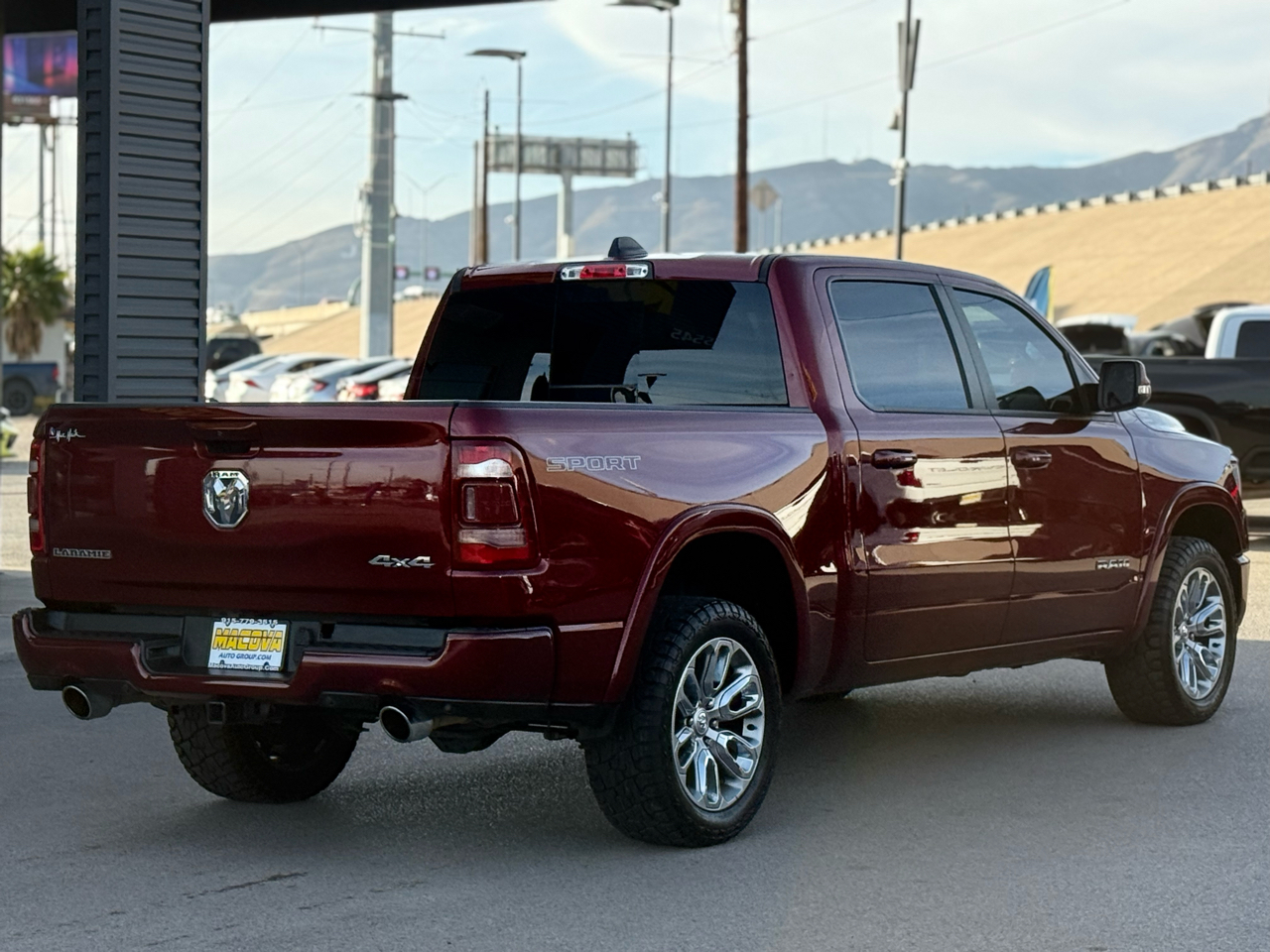 RAM 1500 Laramie 4x4 Crew Cab 5'7" Box 2022
