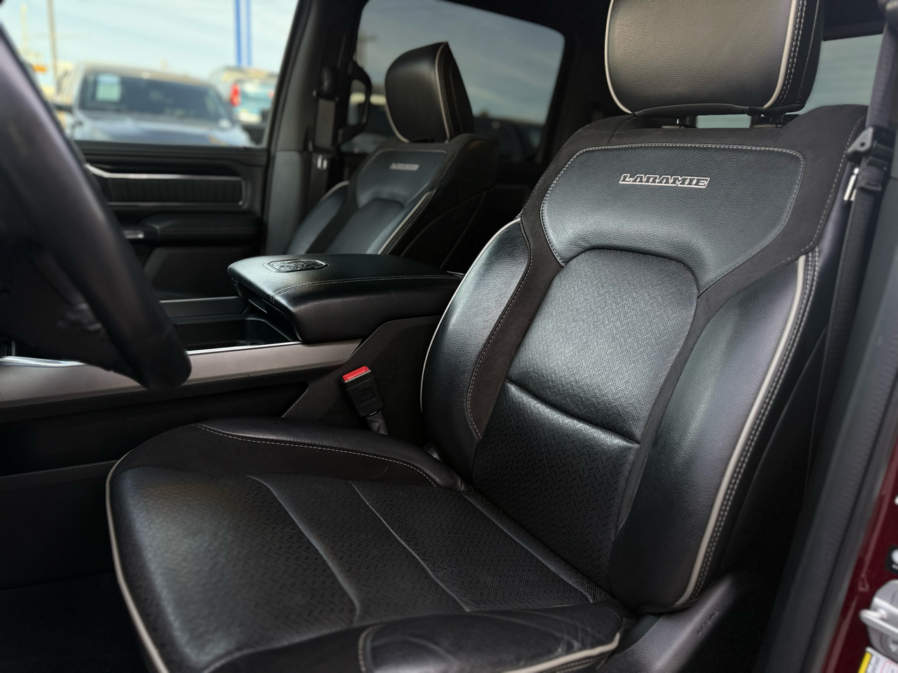 RAM 1500 Laramie 4x4 Crew Cab 5'7" Box 2022