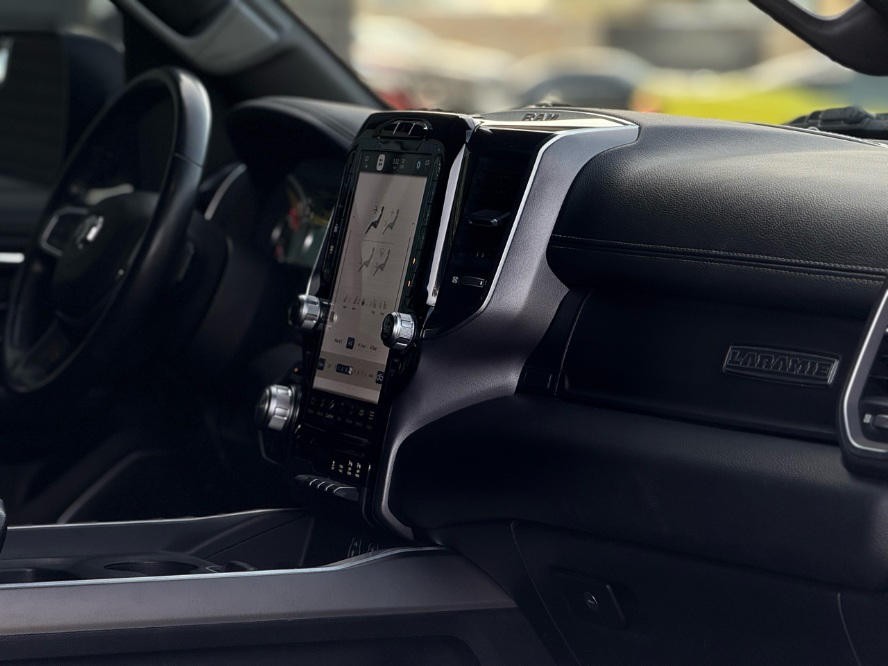 RAM 1500 Laramie 4x4 Crew Cab 5'7" Box 2022