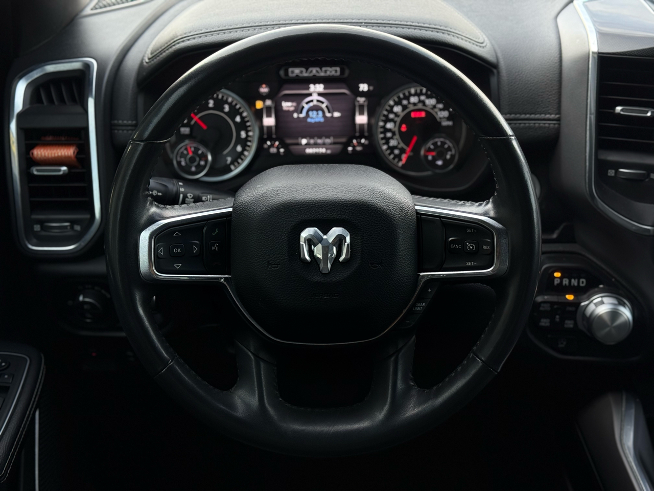 RAM 1500 Laramie 4x4 Crew Cab 5'7" Box 2022