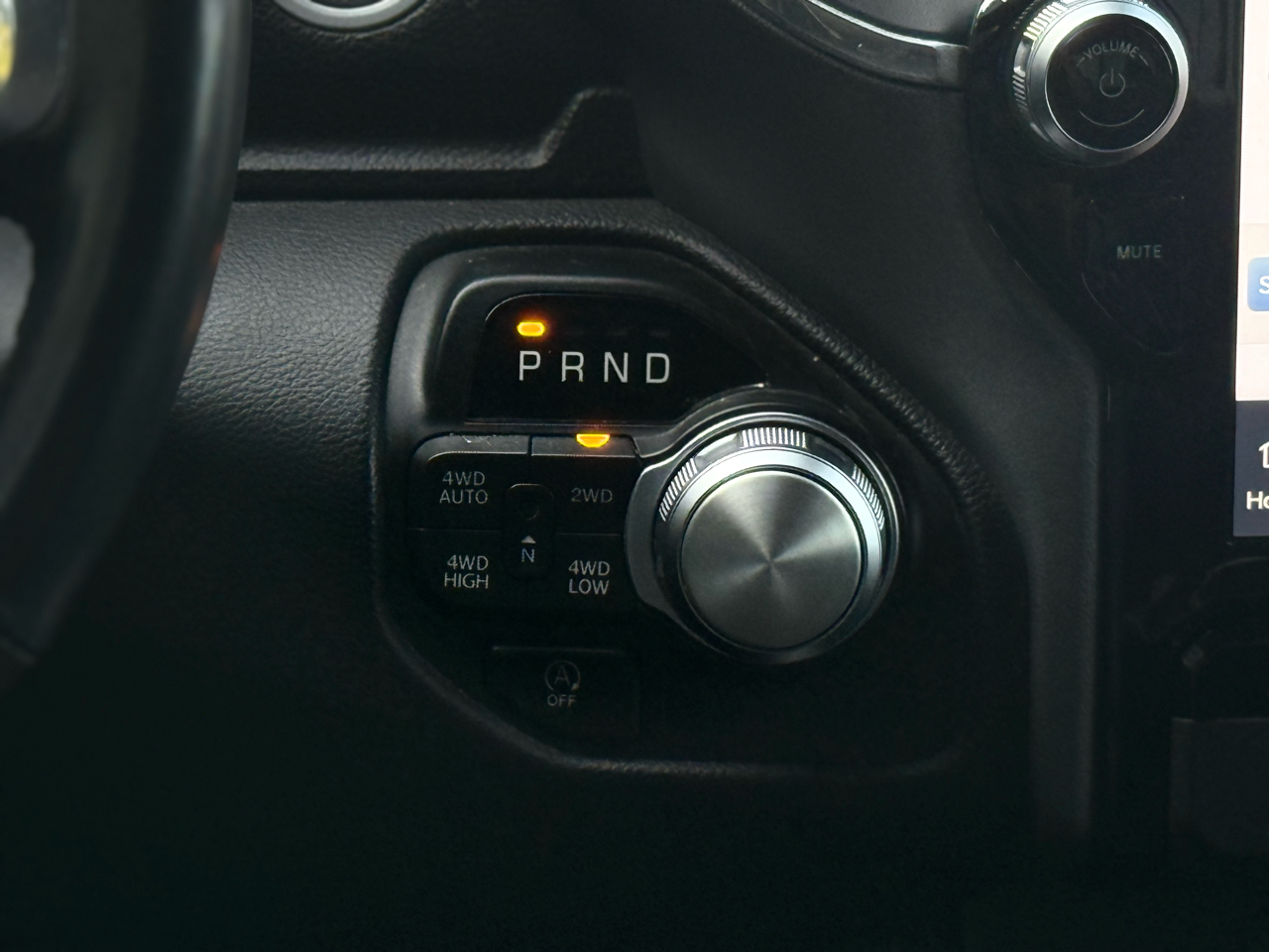 RAM 1500 Laramie 4x4 Crew Cab 5'7" Box 2022