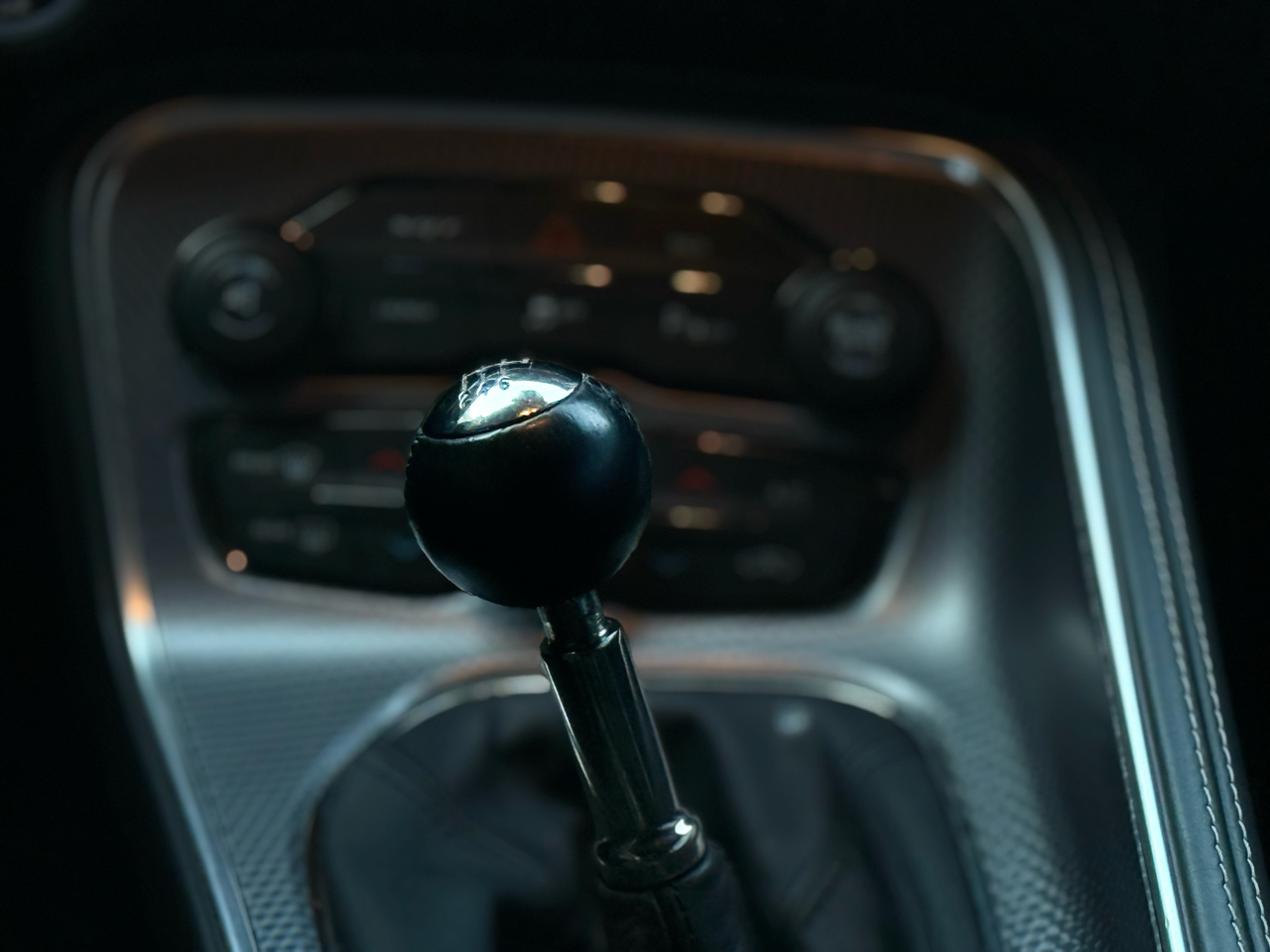 Dodge Challenger 2dr Cpe SRT Hellcat 2015