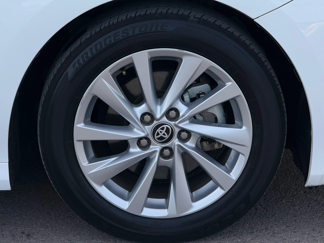 Toyota Camry LE Auto (Natl) 2021