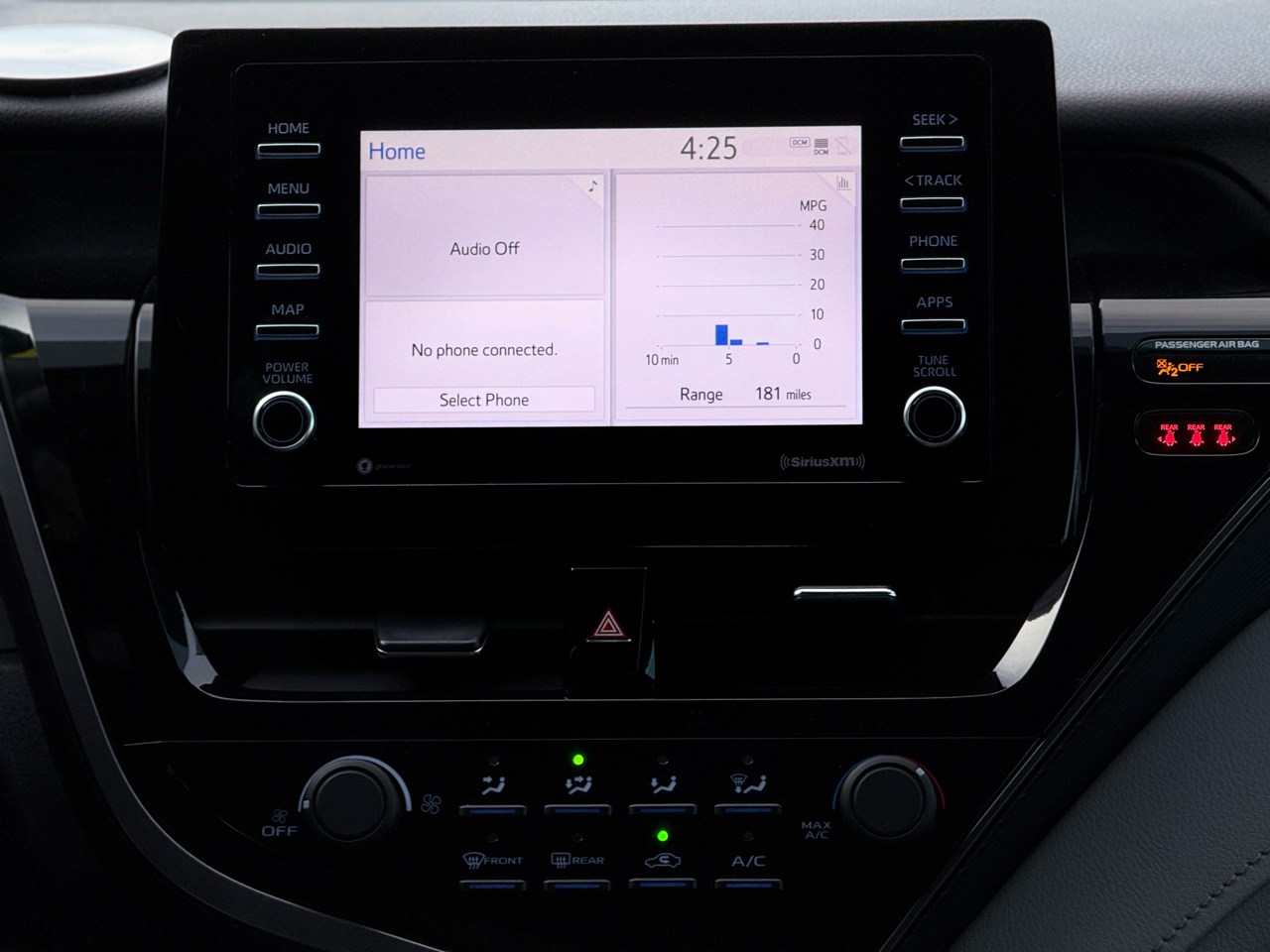 Toyota Camry LE Auto (Natl) 2021