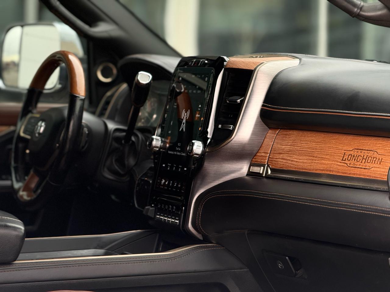 RAM 3500 Longhorn 4x4 Crew Cab 8' Box 2020