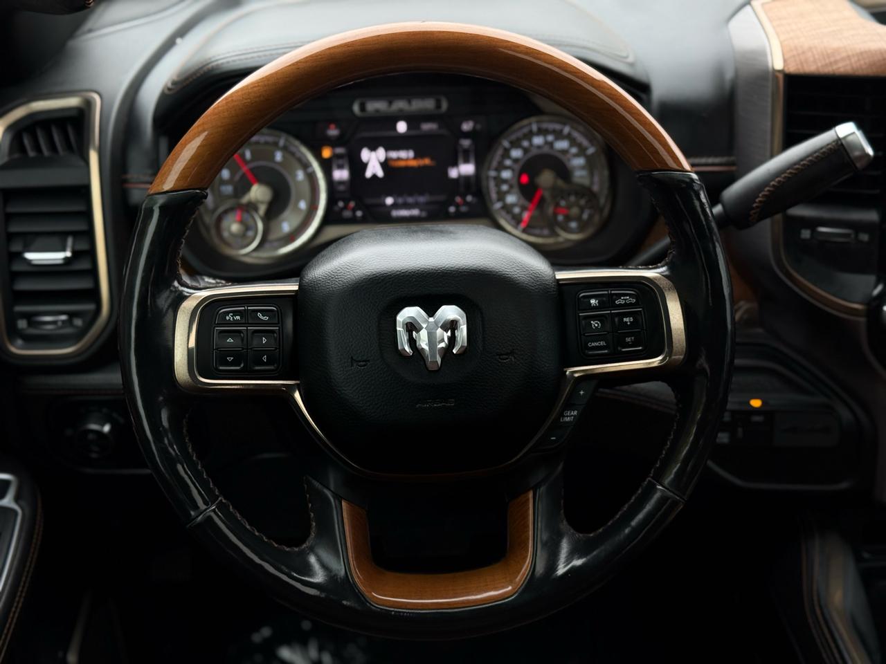 RAM 3500 Longhorn 4x4 Crew Cab 8' Box 2020