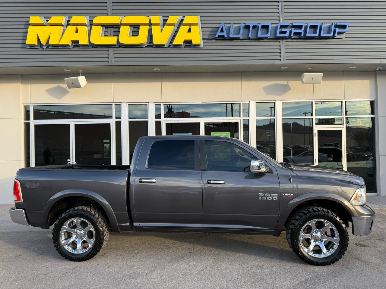 2017 RAM 1500 Laramie 4x4 Crew Cab 5'7" Box