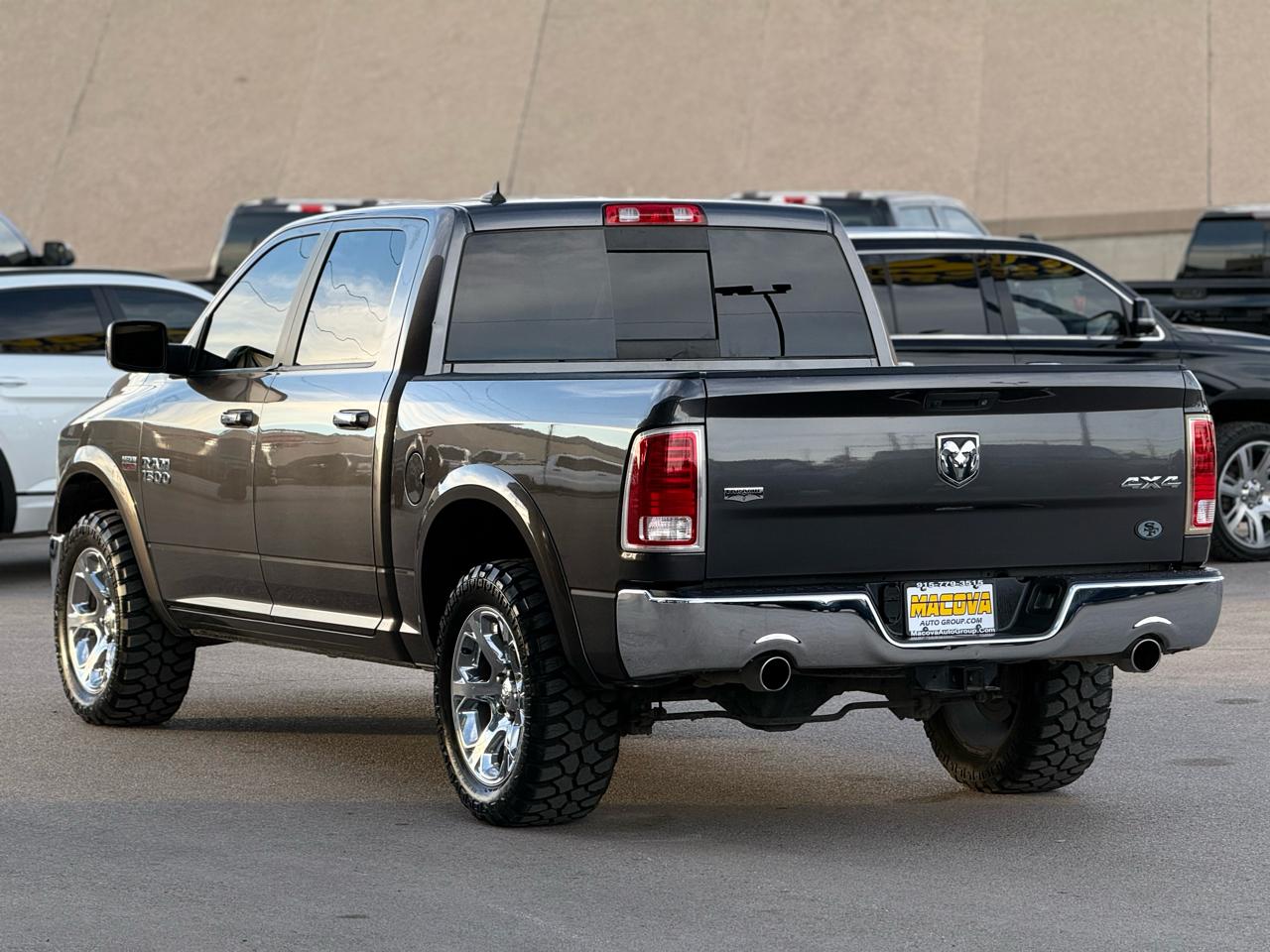 RAM 1500 Laramie 4x4 Crew Cab 5'7" Box 2017