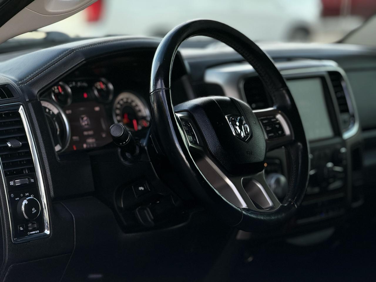 RAM 1500 Laramie 4x4 Crew Cab 5'7" Box 2017