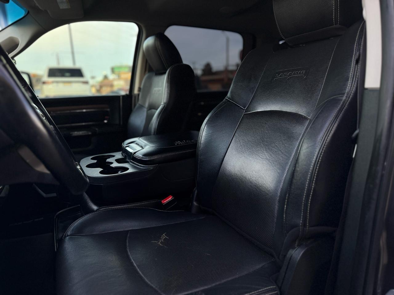 RAM 1500 Laramie 4x4 Crew Cab 5'7" Box 2017