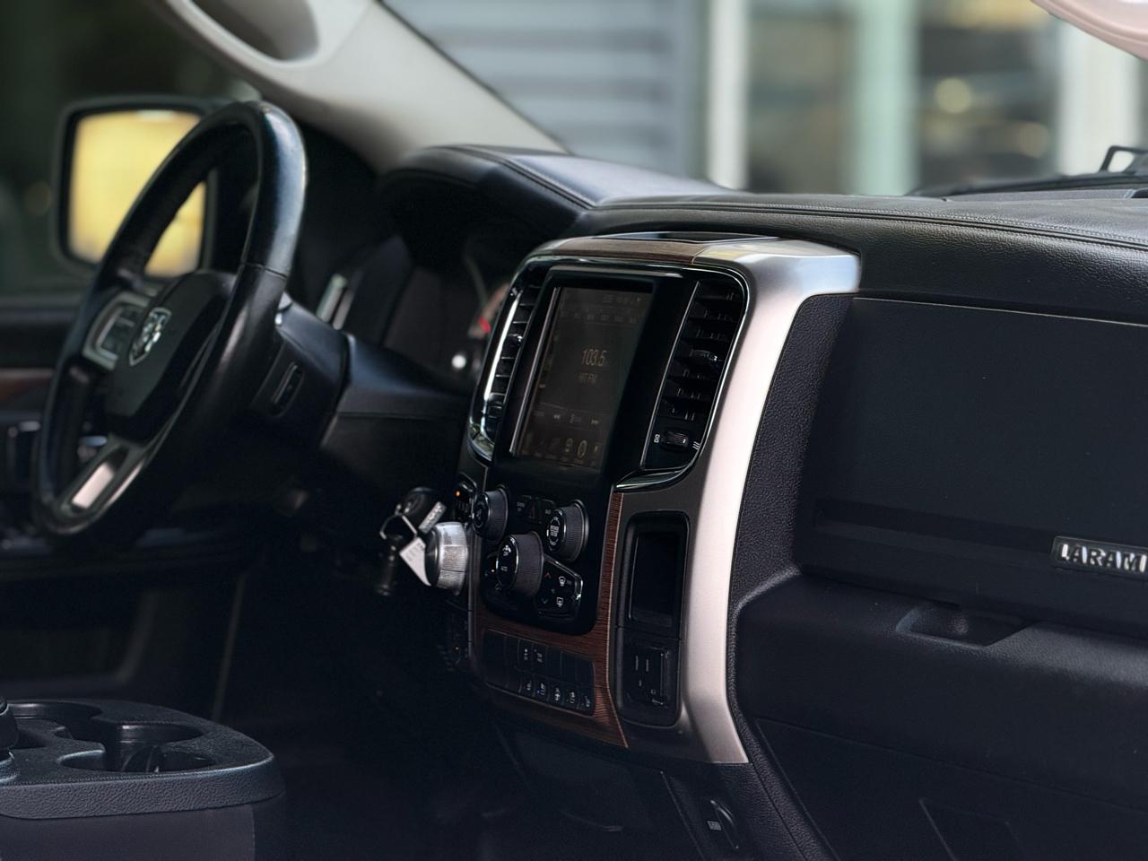 RAM 1500 Laramie 4x4 Crew Cab 5'7" Box 2017