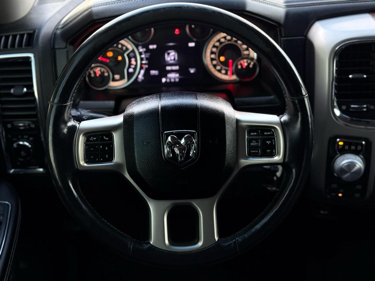 RAM 1500 Laramie 4x4 Crew Cab 5'7" Box 2017