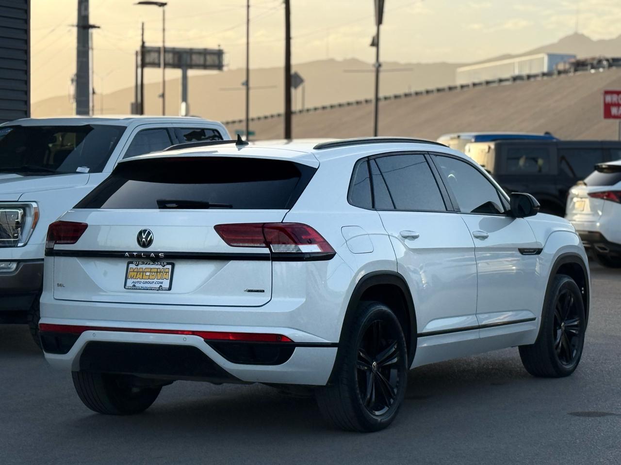 Volkswagen Atlas Cross Sport 2.0T SEL R-Line Black 4MOTION 2023