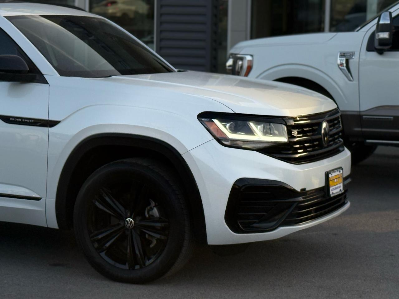 Volkswagen Atlas Cross Sport 2.0T SEL R-Line Black 4MOTION 2023