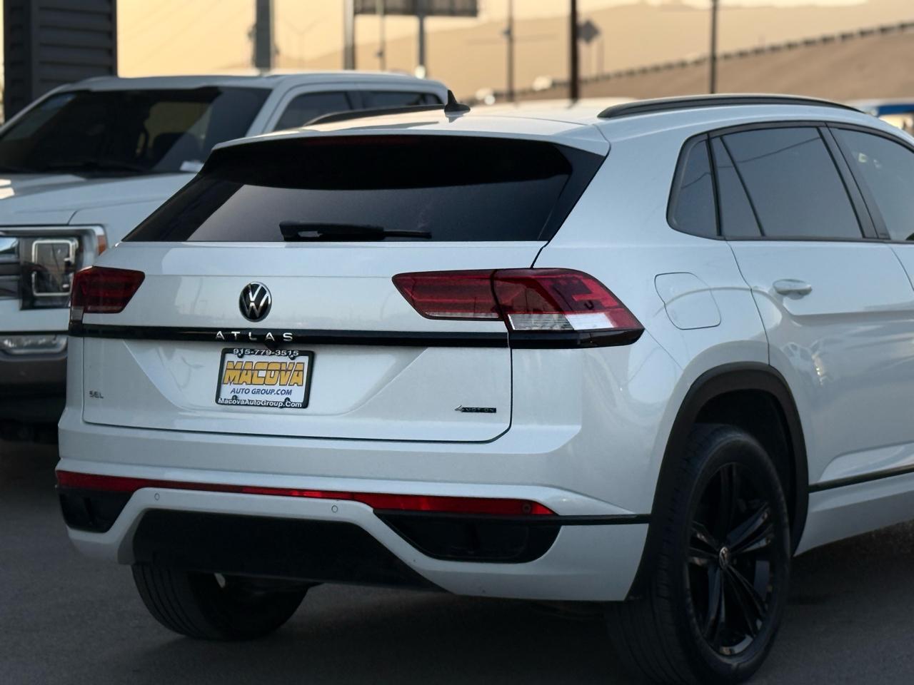 Volkswagen Atlas Cross Sport 2.0T SEL R-Line Black 4MOTION 2023