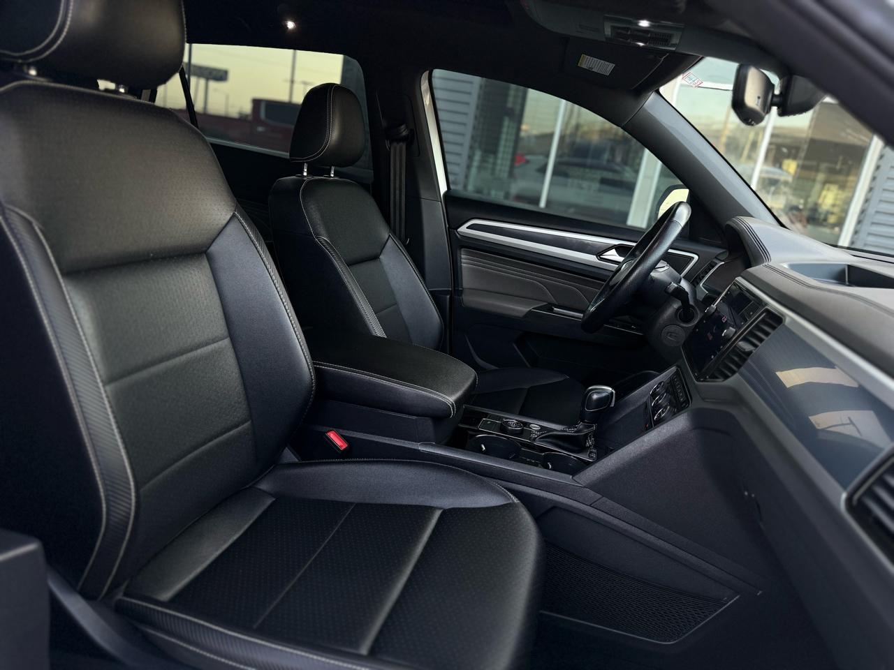 Volkswagen Atlas Cross Sport 2.0T SEL R-Line Black 4MOTION 2023