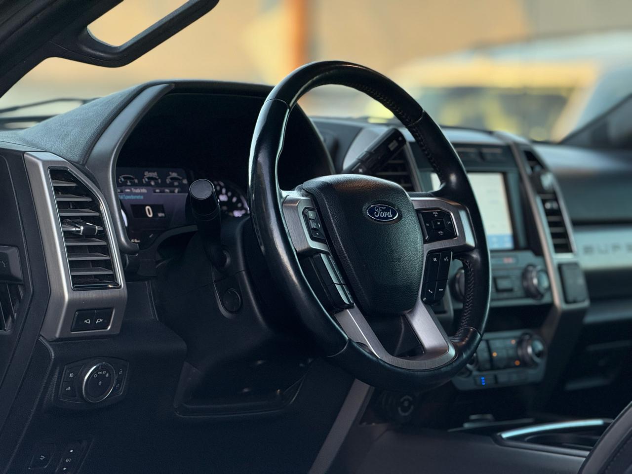 Ford Super Duty F-250 SRW Platinum 4WD Crew Cab 8' Box 2020