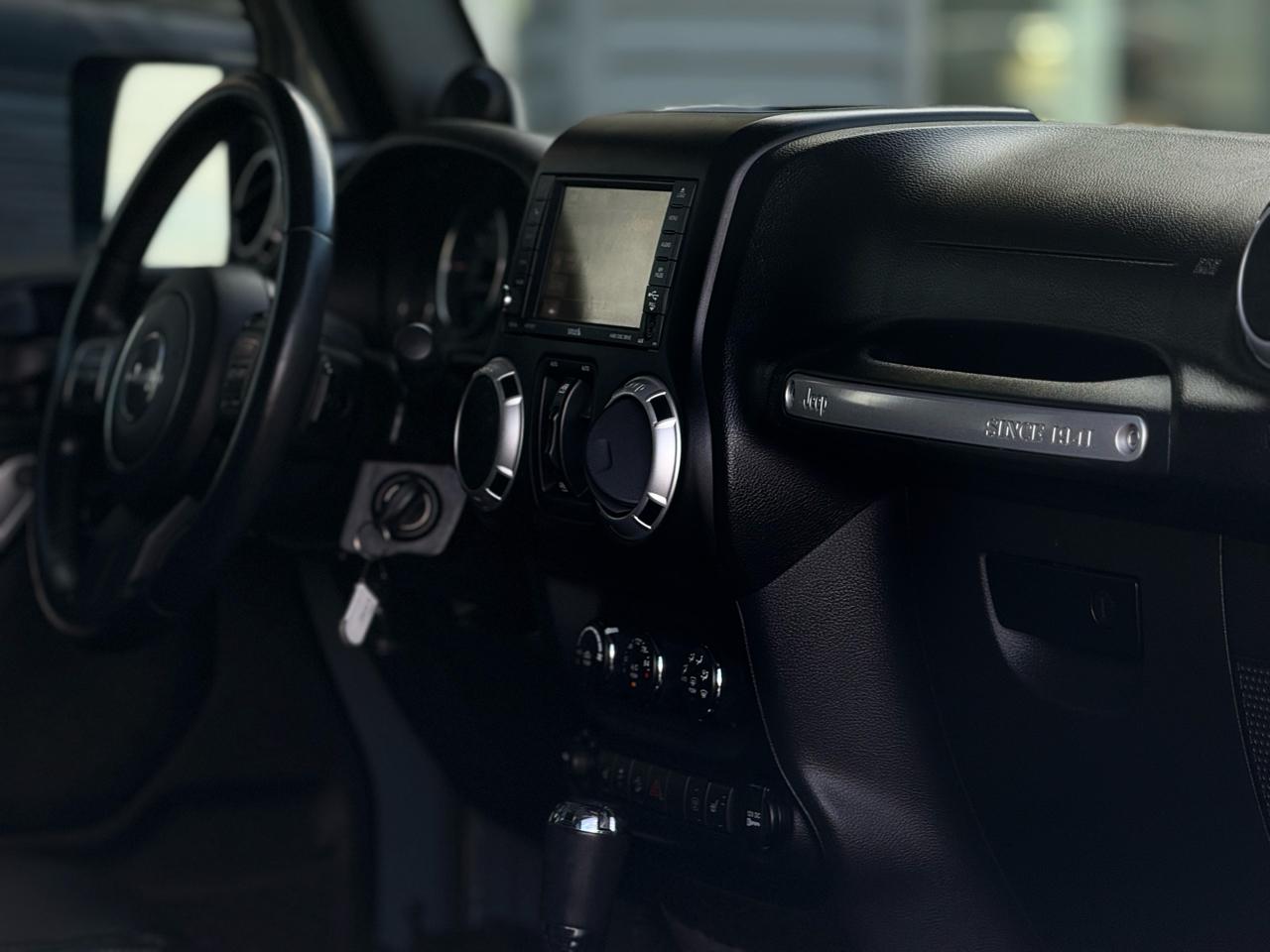 Jeep Wrangler Unlimited 4WD 4dr Sahara 2014