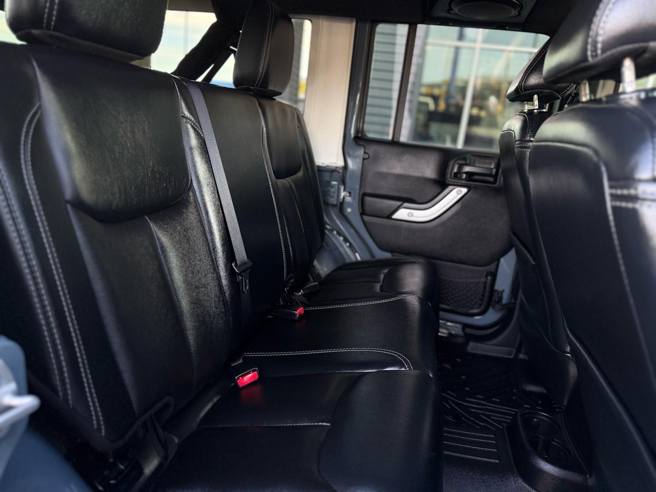 Jeep Wrangler Unlimited 4WD 4dr Sahara 2014