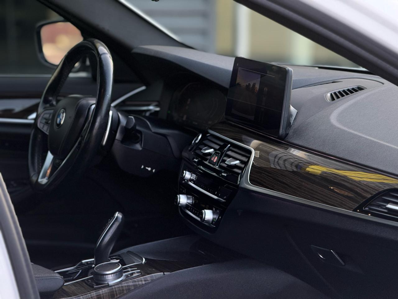 BMW 5 Series 530i Sedan 2021