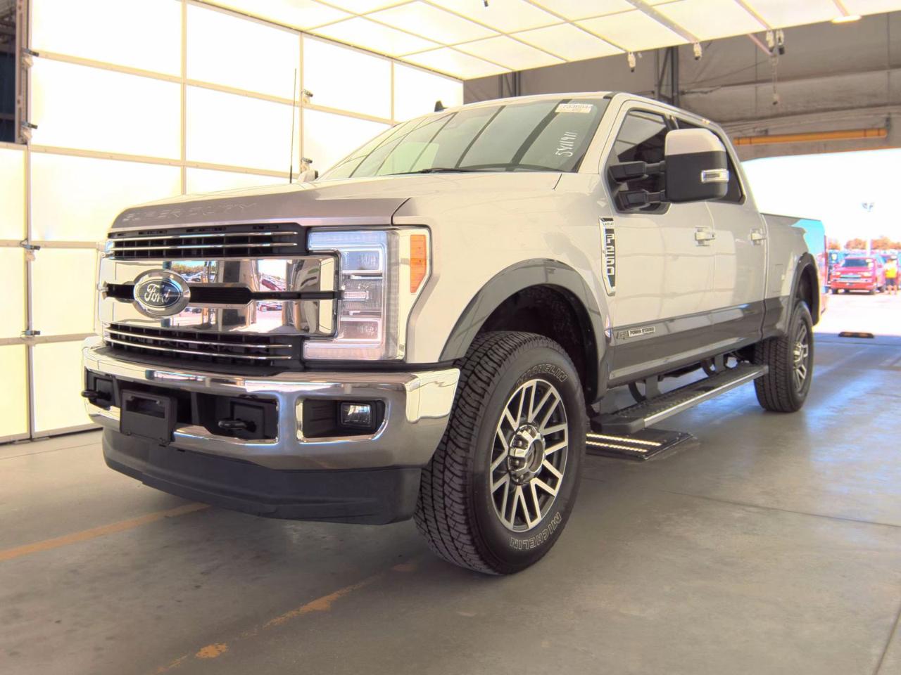 Ford Super Duty F-250 SRW Lariat 4WD Crew Cab 8' Box 2019