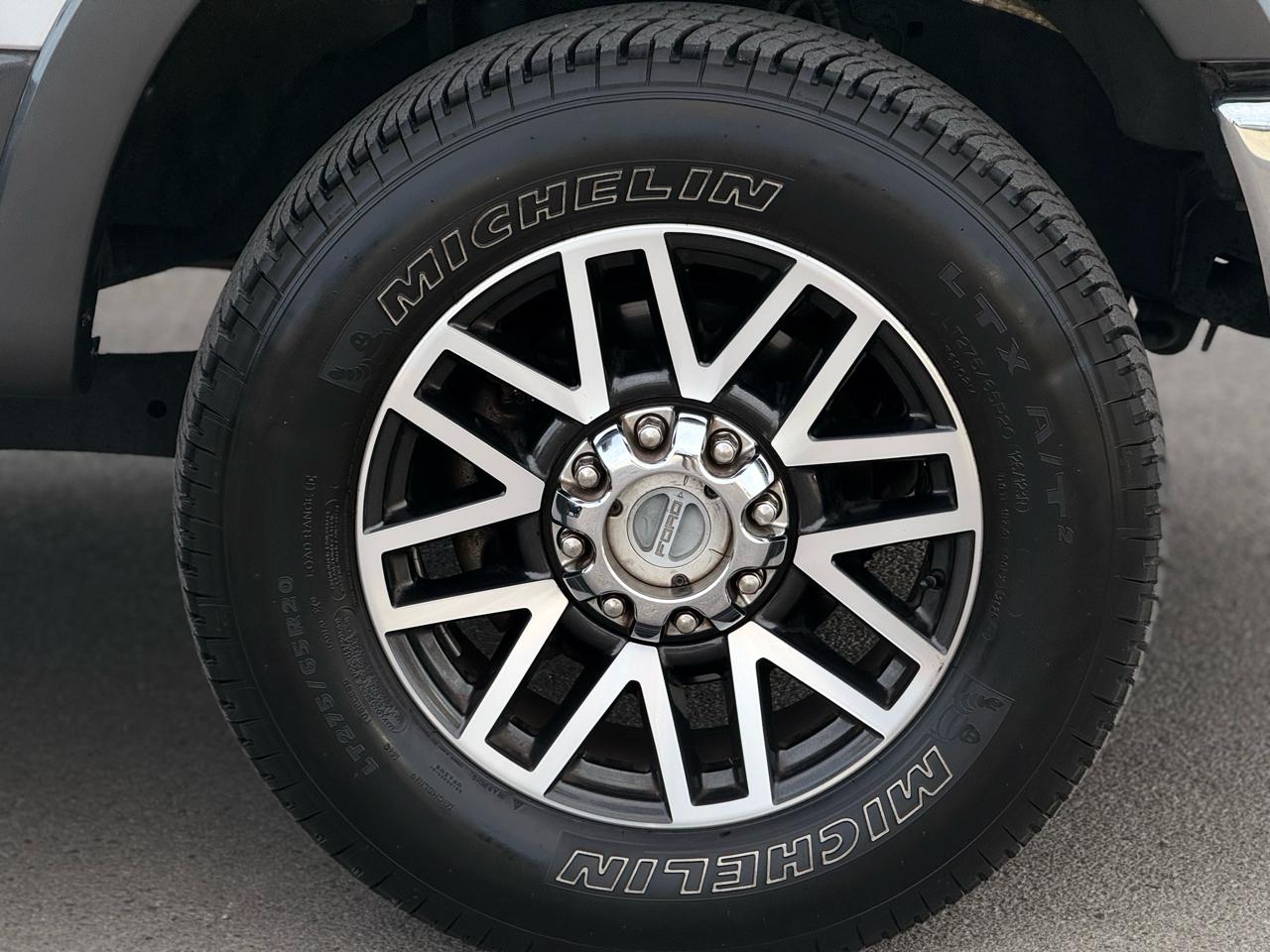 Ford Super Duty F-250 SRW Lariat 4WD Crew Cab 8' Box 2019