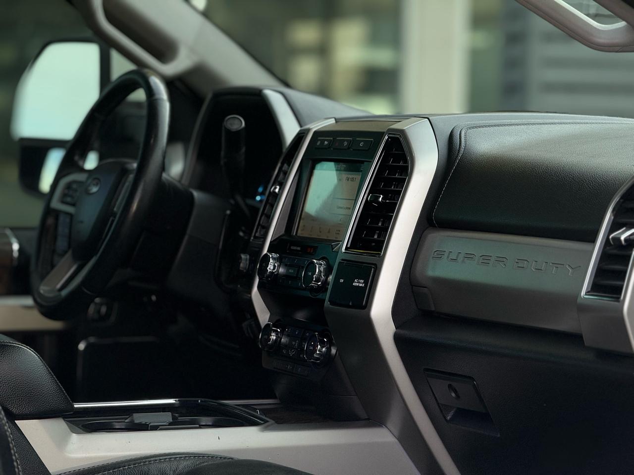 Ford Super Duty F-250 SRW Lariat 4WD Crew Cab 8' Box 2019