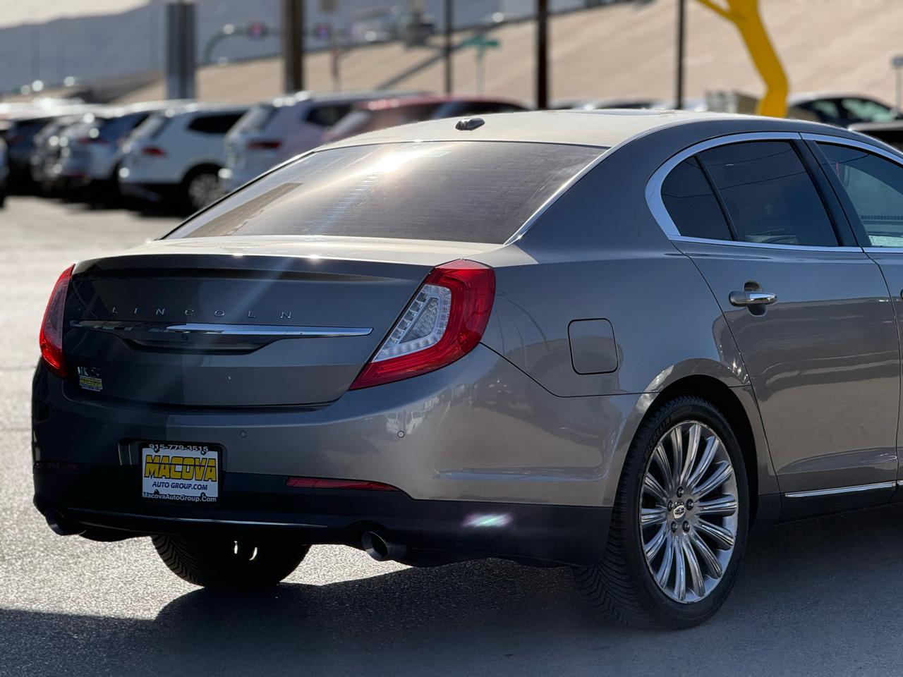 Lincoln MKS 4dr Sdn 3.7L FWD 2016