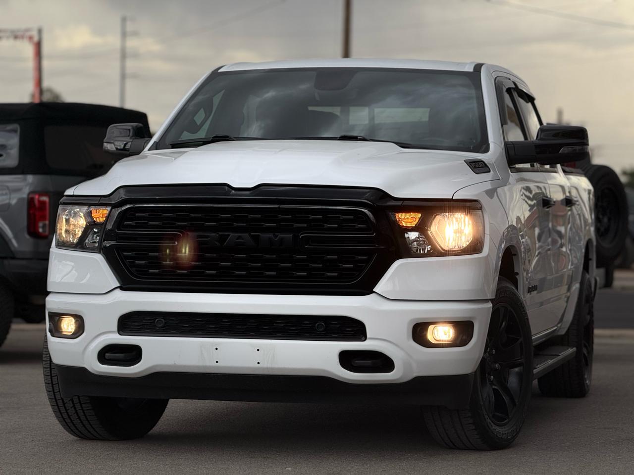 RAM 1500 Big Horn 4x4 Crew Cab 5'7" Box 2023
