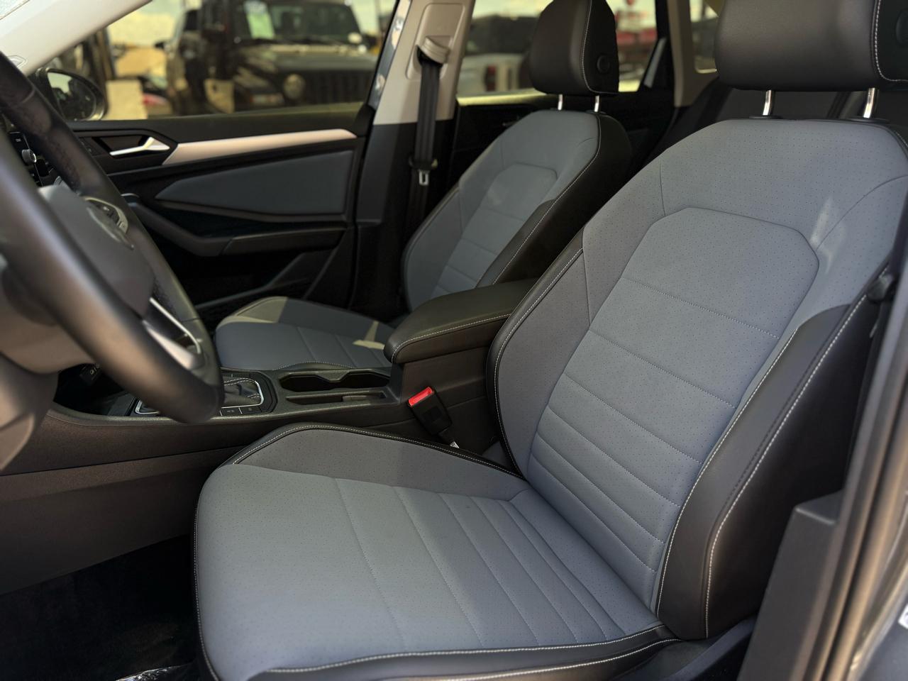 Volkswagen Jetta SE Auto 2025