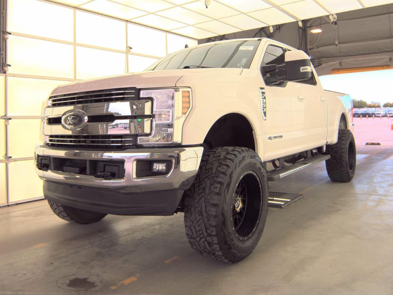 Ford Super Duty F-350 SRW Lariat 4WD Crew Cab 8' Box 2019
