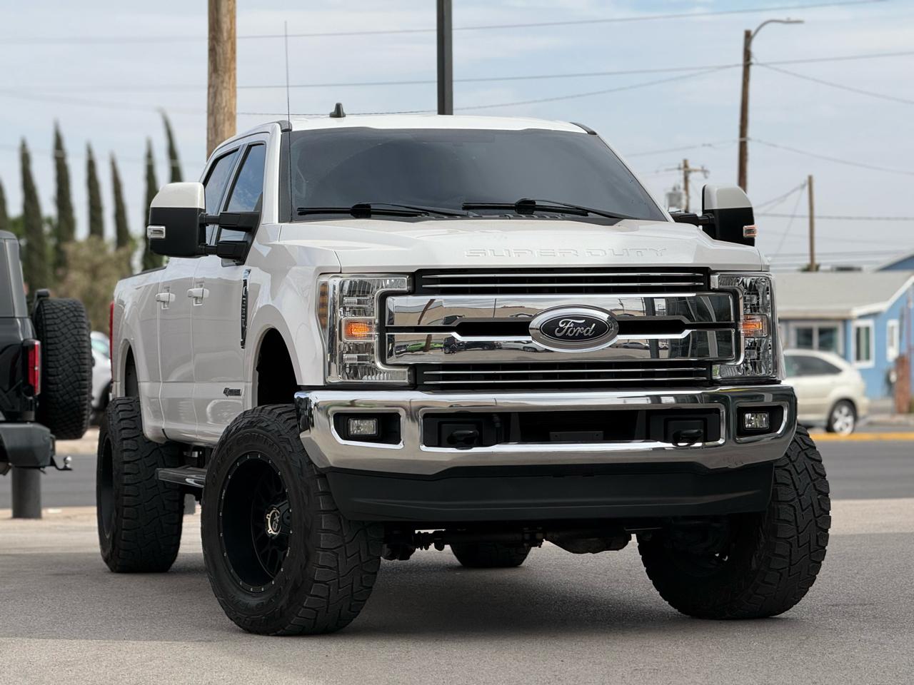 Ford Super Duty F-350 SRW Lariat 4WD Crew Cab 8' Box 2019