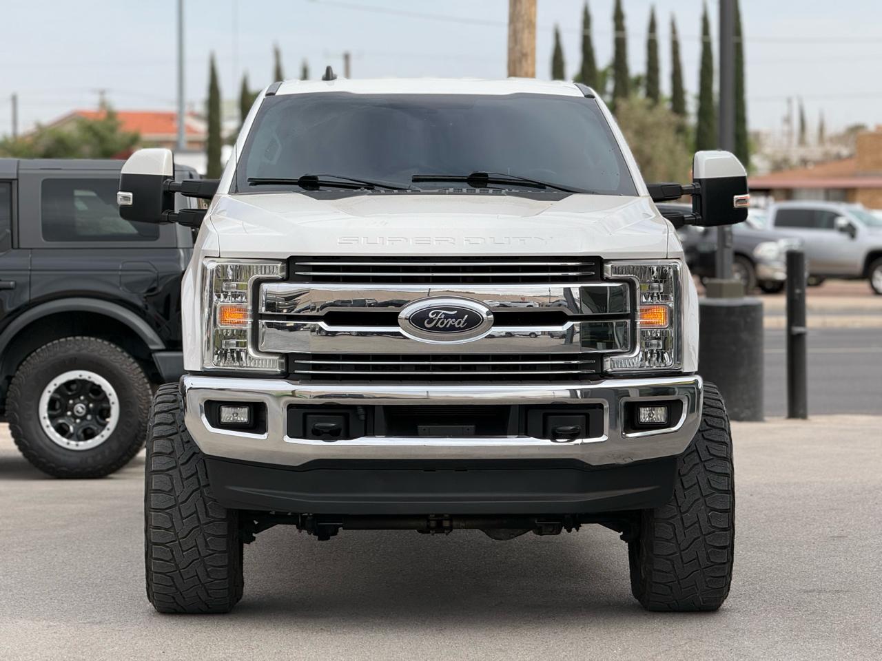 Ford Super Duty F-350 SRW Lariat 4WD Crew Cab 8' Box 2019