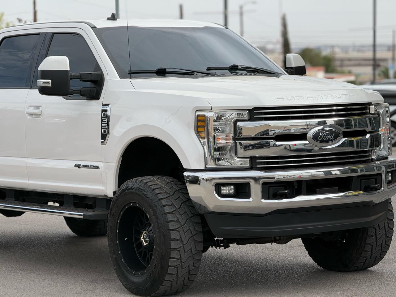 Ford Super Duty F-350 SRW Lariat 4WD Crew Cab 8' Box 2019