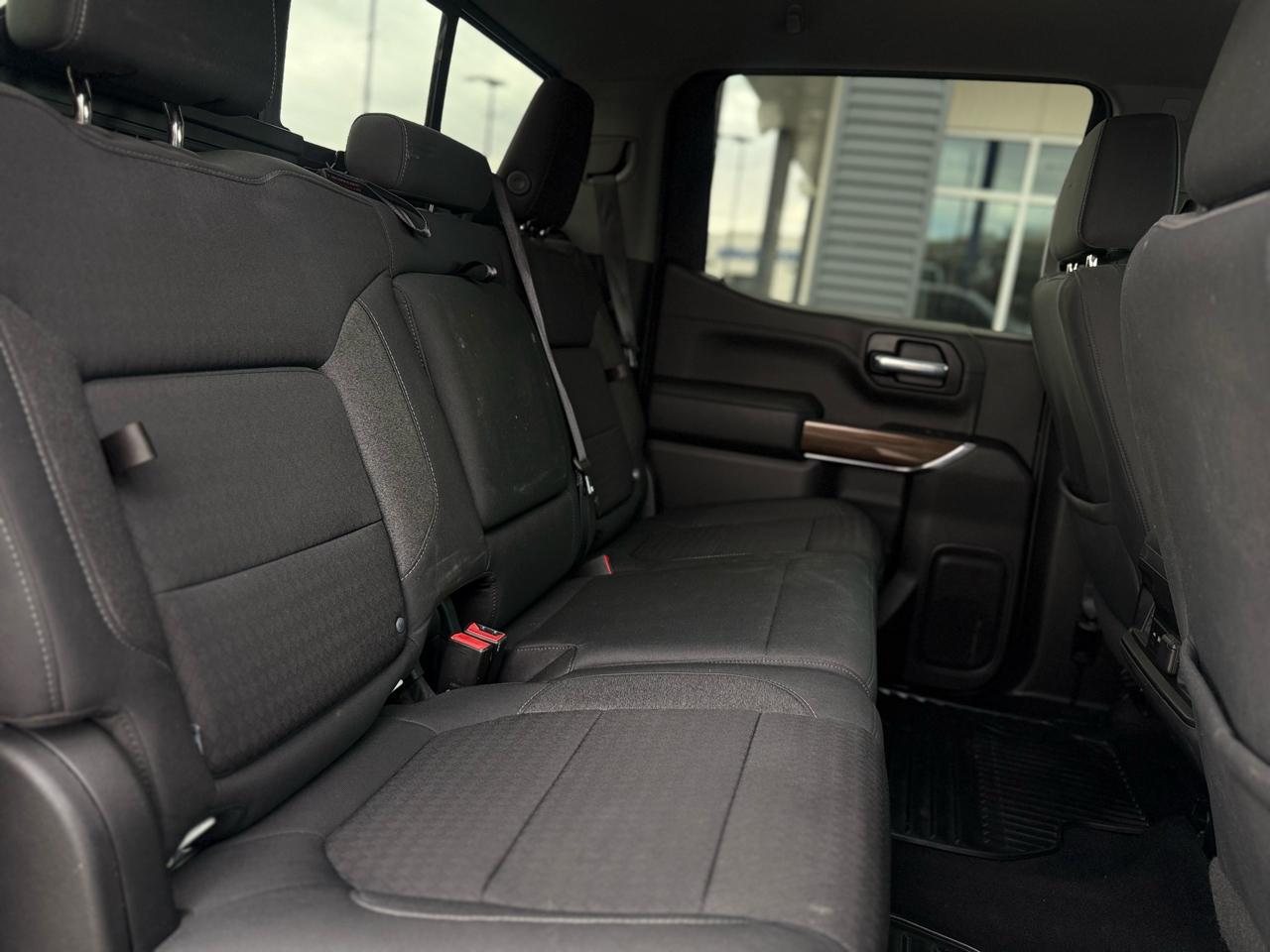 Chevrolet Silverado 1500 2WD Crew Cab 147" RST 2020