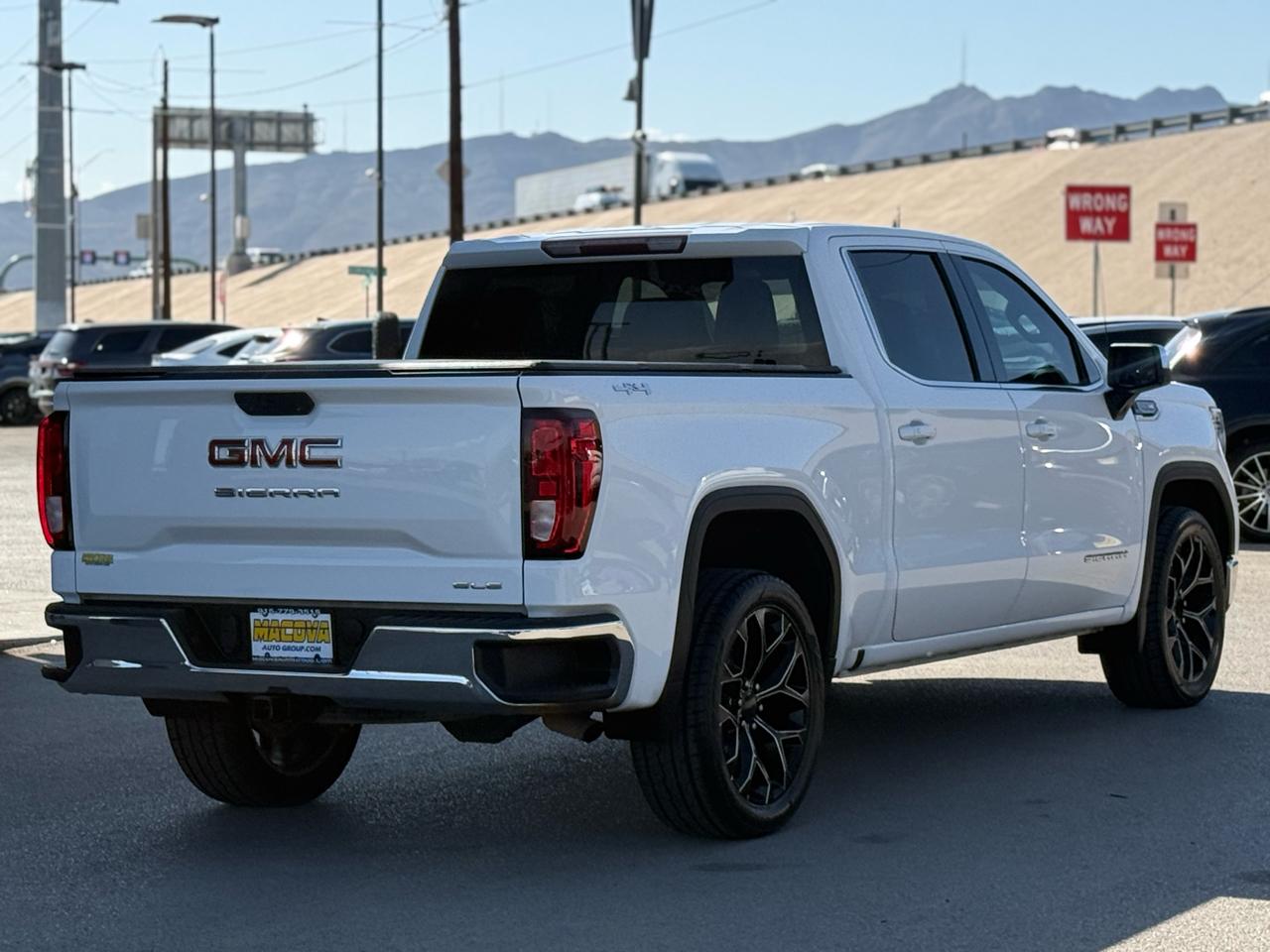 GMC Sierra 1500 4WD Crew Cab 147" SLE 2020