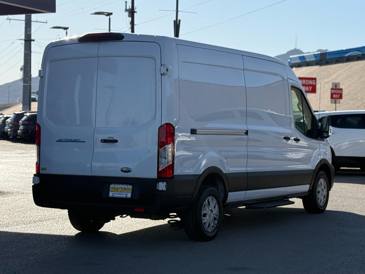 Ford E-Transit Cargo Van T-350 130" Med Rf 9500 GVWR RWD 2022
