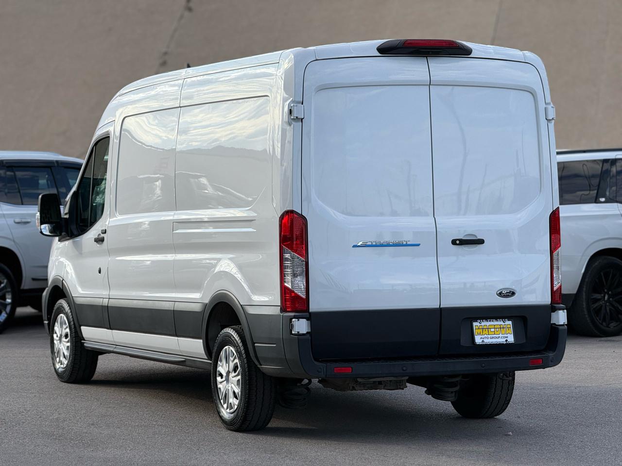 Ford E-Transit Cargo Van T-350 130" Med Rf 9500 GVWR RWD 2022