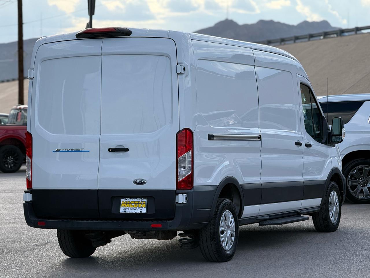 Ford E-Transit Cargo Van T-350 130" Med Rf 9500 GVWR RWD 2022
