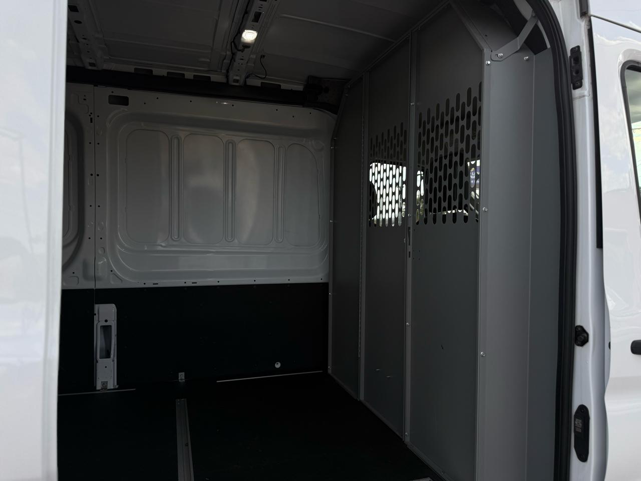Ford E-Transit Cargo Van T-350 130" Med Rf 9500 GVWR RWD 2022