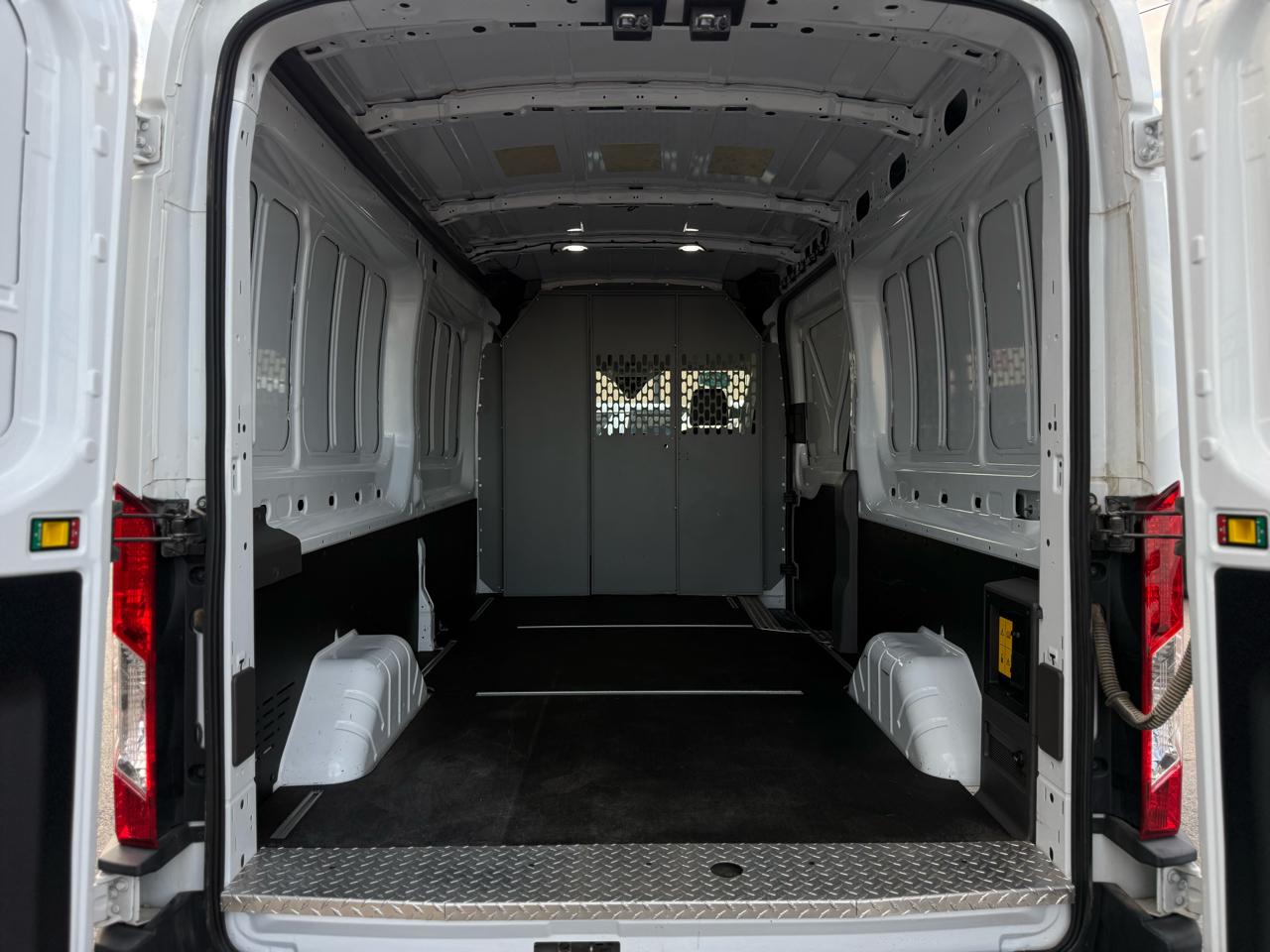 Ford E-Transit Cargo Van T-350 130" Med Rf 9500 GVWR RWD 2022
