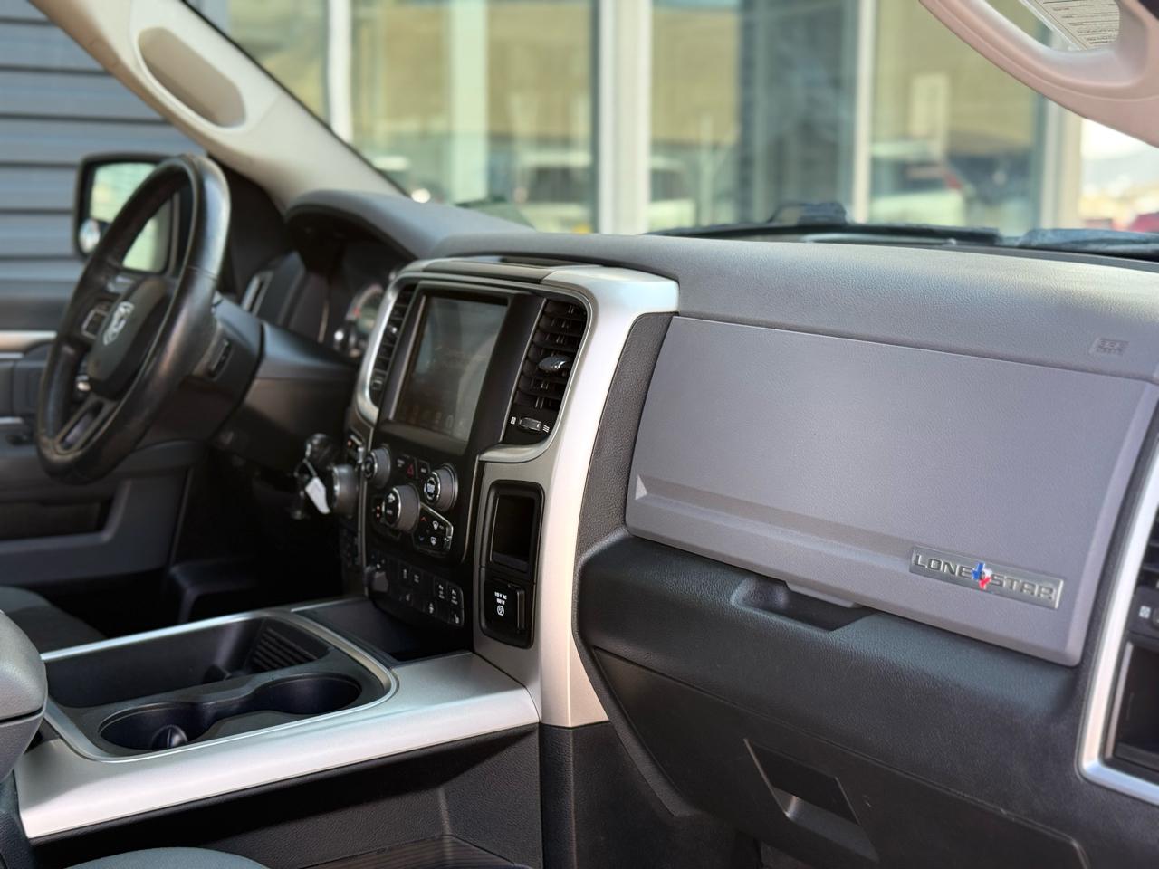 RAM 1500 4WD Crew Cab 140.5" Lone Star 2016