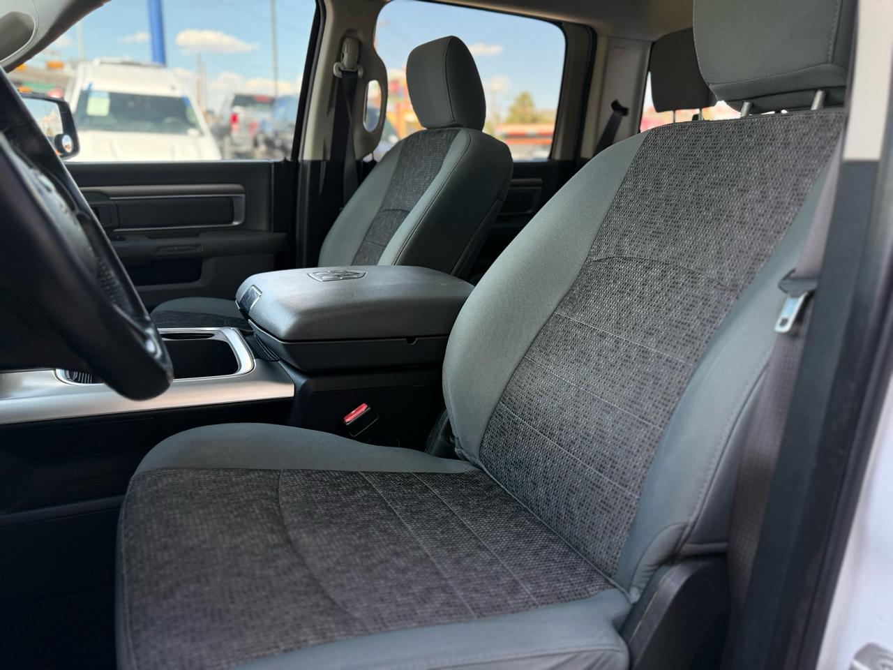 RAM 1500 4WD Crew Cab 140.5" Lone Star 2016