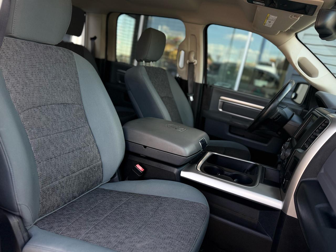 RAM 1500 4WD Crew Cab 140.5" Lone Star 2016