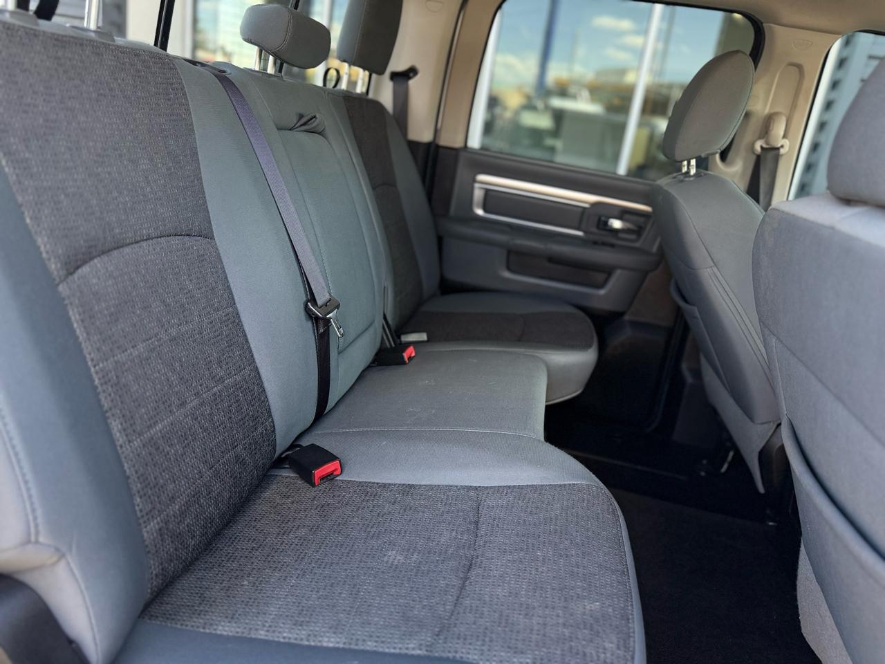RAM 1500 4WD Crew Cab 140.5" Lone Star 2016